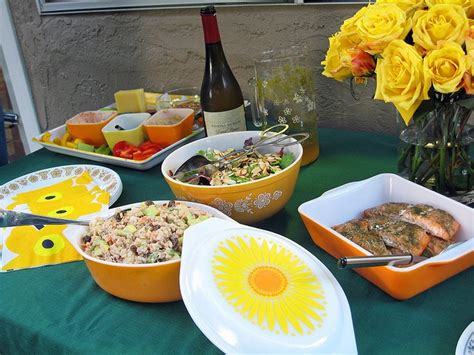 I've really been itching to throw a vintage themed dinner party for months now… but finding a free evening in amidst the schedules of myself and my friends is like finding a needle in a haystack. 1000+ images about Retro dinner party ideas on Pinterest ...
