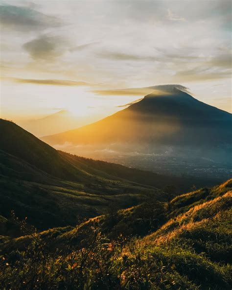 Mendaki Gunung Kembang Di Wonosobo Kecil Kecil Cabe Rawit Where Your