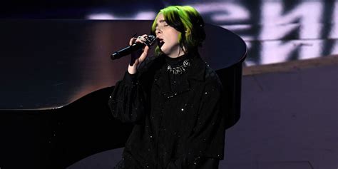 watch billie eilish s oscars 2020 in memoriam performance of the beatles yesterday