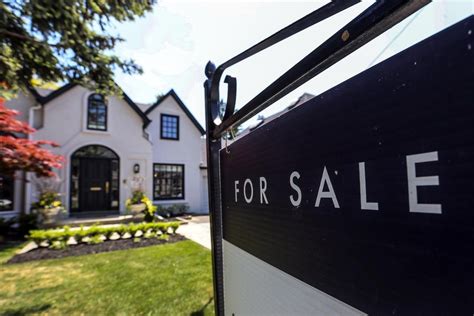 Rarely offered, long branch lakeside community, well maintained legal duplex, converted into 4 separate units! Toronto-area home sales plunge 54% in May, but prices ...