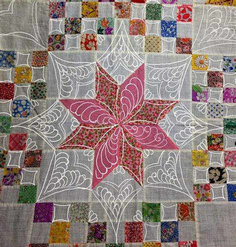 A history of antique children's quilts, including crib quilts, doll quilts, and youth quilts. Quilts on Bastings: 1930's Vintage Le Moyne Star Quilt
