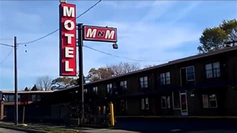 Detroit 8 Mile Rd Liquor Store M And M Motel Youtube