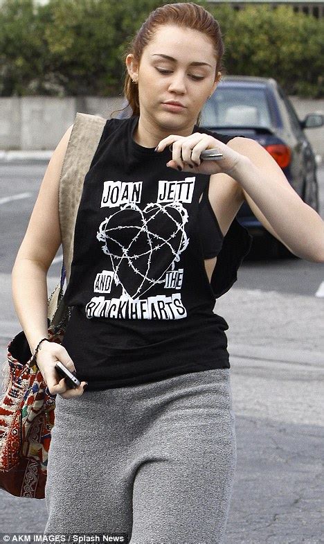 Miley Cyrus Looks Peaky And Pale And She Hasnt Even Hit The Gym Yet Daily Mail Online