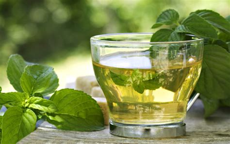 Cure Swollen Legs By Drinking This Powerful Homemade Tea