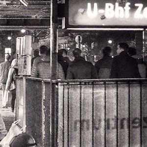 The guide is about berlin and the places told in the book by christiane f., wir kinder vom bahnhof zoo, but despite it has reach fame through a book in berlin, at the time the problem was common to the whole. „Wir Kinder vom Bahnhof Zoo" - meine Spurensuche | Kleinerdrei