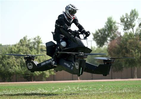 ドバイ警察が空飛ぶバイクを導入 Hoverbikeが時速 kmで犯人を追い詰めるKDDI トビラ