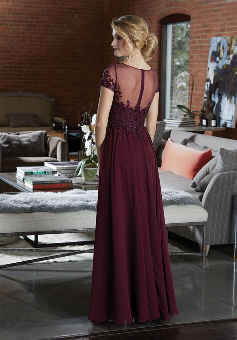 Elegant Chiffon Bridesmaid Dress Featuring A Beaded And Embroidered