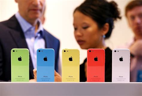 Apple Sells 9 Mil New Iphones Over Weekend Stock Surges Iphone Colors Iphone New Iphone