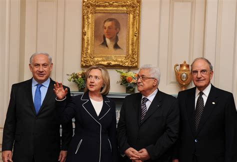 המגמה הזו, המבטאת יאוש וחולשה של ההנהגה הפלסטינית. "ישראל היום" נמנע מלבקר את בנימין נתניהו, "מעריב" נכנס ...