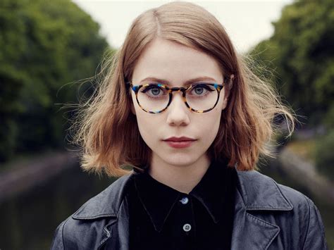 Lunettes , lunettes de vue femmes produit neuf jamais utilisé paiement à la livraison lunette optique original importé de france,livré avec étui rigide ☄️nouvelle génération de matériau le tr90 avantage :hypoallergénique,résistant aux chocs et impacts,souple et confortable. Lunette de vue femme 2016 - Monture optique
