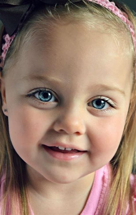 Cute Baby Girl With Blue Eyes Blue Eyes Baby Pictures Baby Pictures