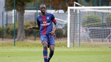 Jun 11, 2021 · tanguy nianzou (tanguy nianzou kouassi, born 7 june 2002) is a french footballer who plays as a centre back for german club fc bayern münchen. Nianzou Kouassi: talento francese classe 2002 - World ...