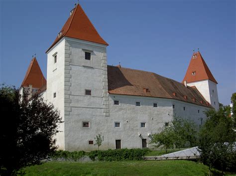 Schloss Orth An Der Donau Erbaut Als Viertürmige Wasserburg Durch Die
