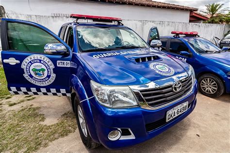 Prefeito Robério entrega nova viatura para Guarda Civil Municipal