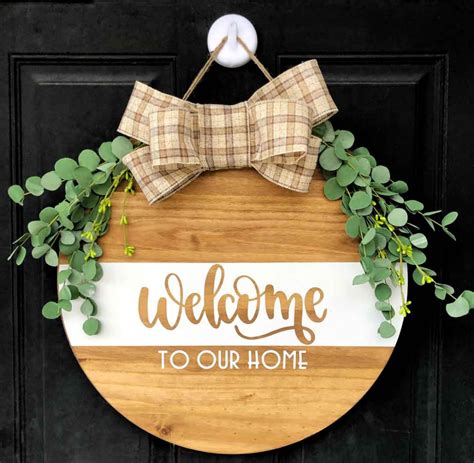 Creating A Diy Wood Round Welcome Sign Cricut Door Signs Diy Diy Wood Signs Welcome Signs