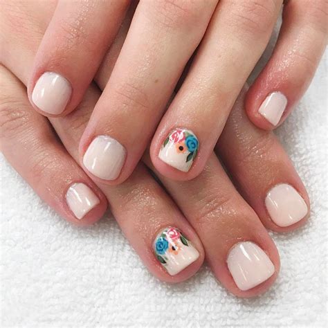 Uñas elegantes y sencillas cortas. ¿Tienes uñas cortas? 🌸🌸¡Está es una buena opción para ...