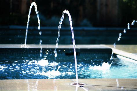 Deck jets™ create a graceful arc of water that enters your pool with a gentle splash. Deck Jets & Laminars - Aqua-Blue Welland
