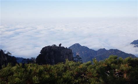 La Montaña Huangshan Con Nubes Flotantes Como Un Suave Remolino De Agua