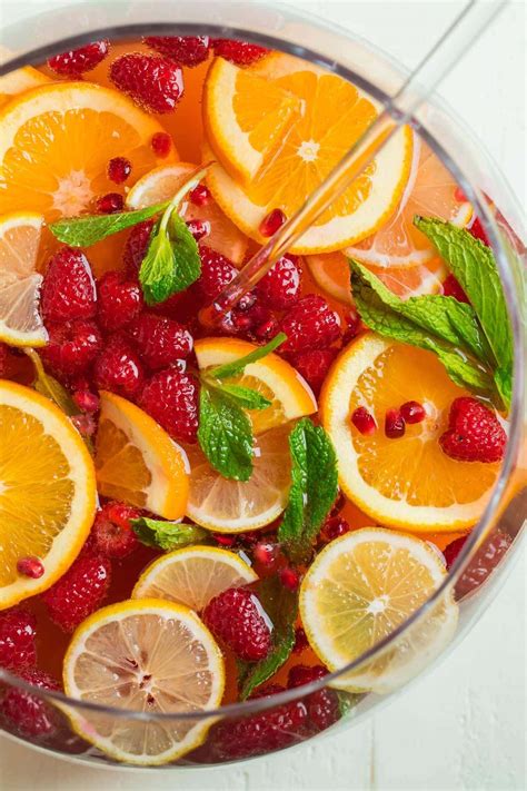 It can be quite daunting to plan the holiday. Champagne Punch | Easy Punch for a Crowd