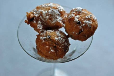 Yummy bite sized hush puppies style breakfast snack made with extra thick pancake batter with dried blueberries and chocolate chips. Denny's Blueberry and White Chocolate Pancake Puppies | Recipe | Pancake puppies, Copykat ...