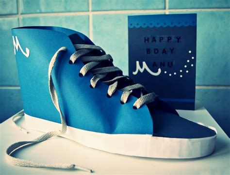 Jetzt deinen schuhe.de gutschein im september 2020 einlösen und sofort sparen. Schuh aus Papier basteln als Geschenkverpackung - Nicest ...