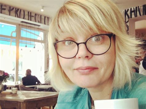 Именно поэтому юлия меньшова попросила поклонников и журналистов оставить их семью в как рассказала юлия меньшова, ее мать не заразна, поэтому может посетить похороны. Юлия Меньшова рассказала, почему ушла из «Наедине со всеми» - Экспресс газета