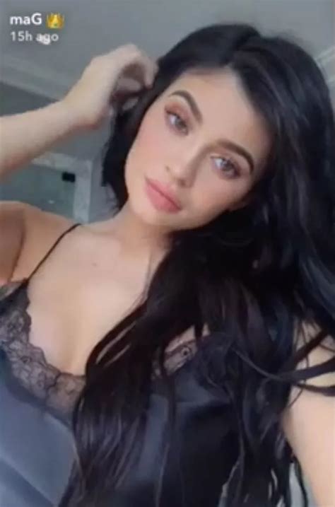 Kylie Jenner Nude Pictures Threatened To Be Exposed As Her Snapchat Is