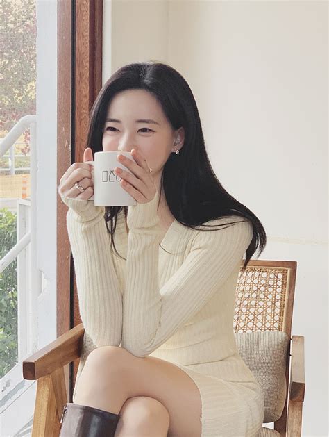 black and white에 있는 harumi aira님의 핀 2023 단정한 옷 한국 여자 패션 여성 패션