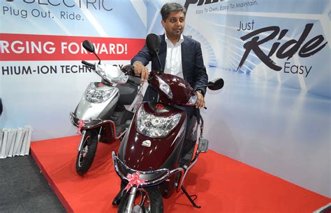 Hero electric bikes price starts from ₹ 42,017. Hero Electric launches 'Flash' at GMX 2017 | BikeDekho