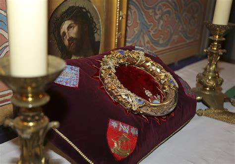Jesus Crown Of Thorns Shown At Notre Dame