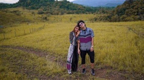 Lihat saja video yang berikut ini. Aurel dan Atta Halilintar Segera Menikah Sebelum Ramadhan ...