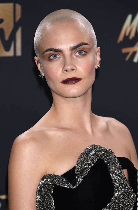 Cara Delevingne Mtv Movie And Tv Awards Waterfall Curls Cara Delevingne Hair Casual Curls