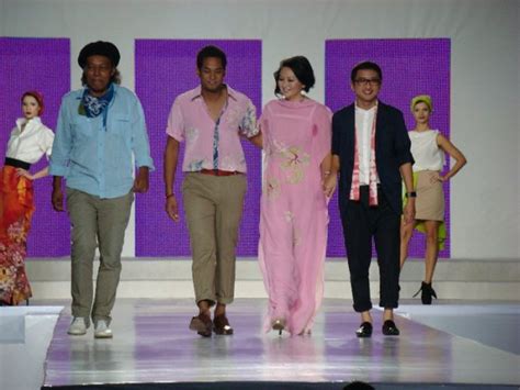 Malay slang for someone who takes advantage of public ignorance to mitigate hatred towards his. (Gambar)Khairy Jamaluddin Catwalk Pictures