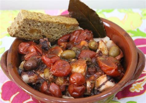 Polpo in pentola a pressione,un secondo piatto di pesce gustoso e ideale per le giornate estive.l'ho arricchito con tante spezie che l'han reso ancora lavate bene il polpo e mettetelo da parte. Polpo alla luciana in pentola a pressione | Pentola a ...