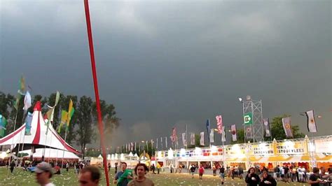 Видео pukkelpop 2011 extreme weather contrast канала liam underwood. Verloop storm Pukkelpop 2011 - YouTube