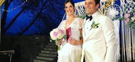 Cem küçük isimli köşe yazarının nihat genç'in bittiği an başlıklı yazısı. Müjgan Ferhan Şensoy'un eşi Cem Öğet kimdir? Kaç yaşında?