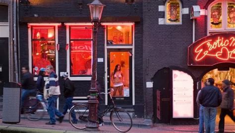 Amsterdam Tende Per Coprire Le Vetrine A Luci Rosse Gli Appuntamenti