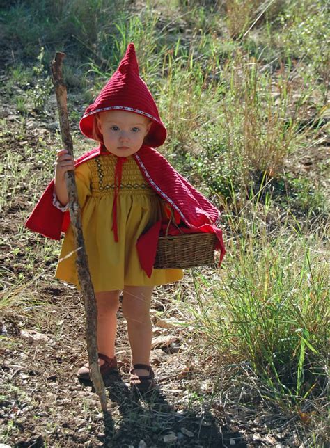 I want to teach you all how i made my 2 year old daughter this red velvet cloak with just one yard of fabric. Easy DIY Halloween costumes for kids - The Mombot