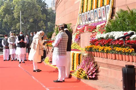 Pm Modi Pays Tributes To Martyrs Of 2001 Parliament Attack Indian Bureaucracy Is An Exclusive