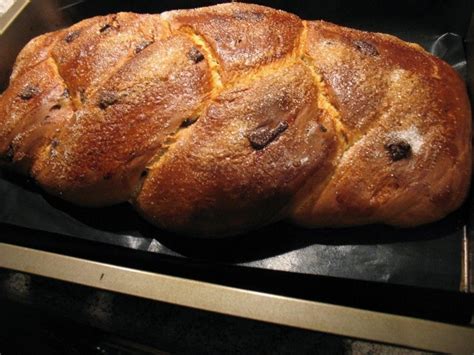 Check spelling or type a new query. Hefe-Osterzopf - mal ohne Rosinen - Rezept | Frag Mutti ...