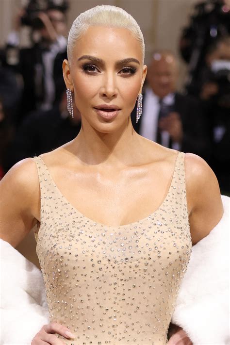 kim kardashian just debuted a marilyn monroe inspired blonde hair transformation at the met gala