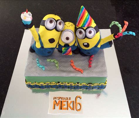 This bright, colorful, and playful minion birthday cake will definitely be a scene stealer when you make it for your kid's birthday party! Minions birthday cake | Boy birthday parties, Minion ...