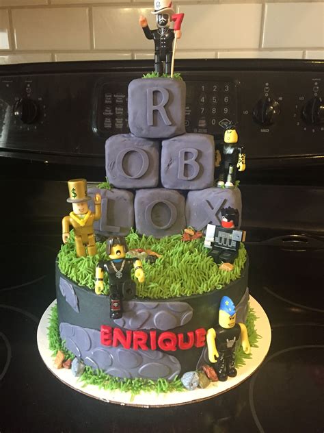 Roblox ropo makes a roblox birthday cake in bakers valley. ROBLOX cake | Roblox birthday cake, Roblox cake, Birthday party cake