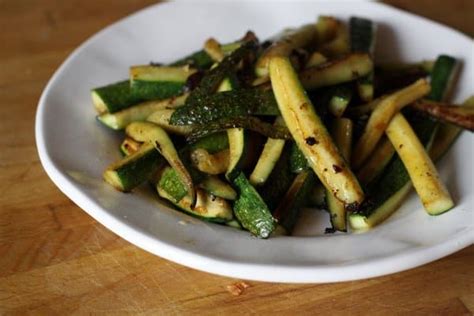 Mini zucchini pizzas are just as much fun to make as they are to eat! Sauteed zucchini | Foodlets