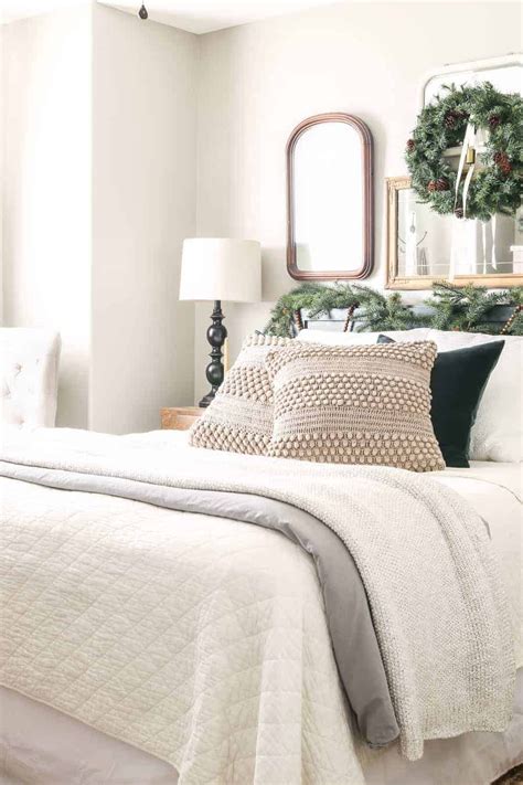 Simple, charming and romantic can be the descriptions of the christmas decor added to the guest bedrooms to welcome guests. Christmas Guest Bedroom | Christmas guest bedroom, Guest ...