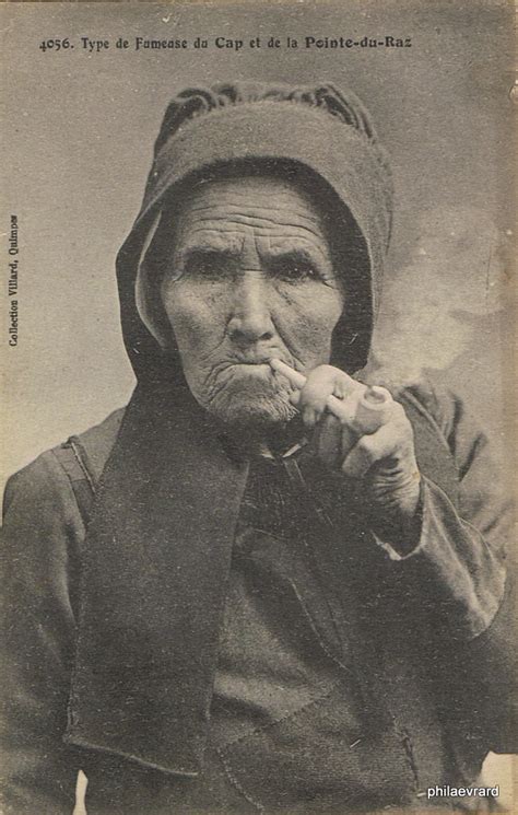 Le corps d'une vieille femme est retrouvé échoué sur la plage, au pied de la pointe du raz. Plogoff (pointe du Raz) - CPArama.com