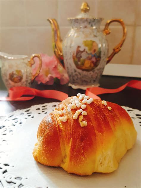 Questa è una di quelle ricette da conservare perché è perfetta! Cornetti di finta sfoglia con lievito madre | NONSOLOPANNA ...