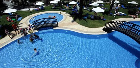 Σημειώνεται ότι πρόκειται για τον δεύτερο αιφνίδιο θάνατο μετανάστη μέσα σε μια εβδομάδα στη χίο, καθώς τη με αμείωτους ρυθμούς συνεχίζονται τα δωρεάν rapid test για τον κορονοϊό από τον εοδυ. 175 οι πάροχοι καταλυμάτων στη Θεσσαλία - ThessaliaNews