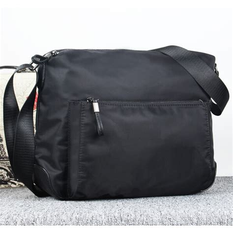 Sling bag kecil bulat boston miniso. Tas Selempang Wanita Polyester Sling Bag - Black ...