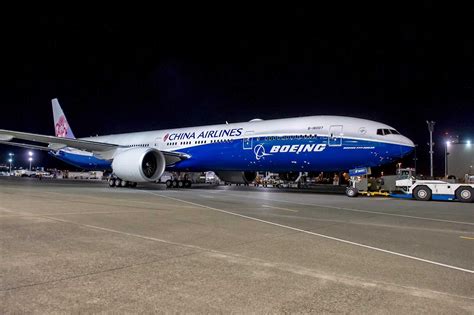 China Airlines A Receptionat Primului Boeing 777 300er Co Branded